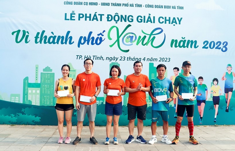 CĐ Cơ quan HĐND-UBND TP. Hà Tĩnh phối hợp tổ chức giải chạy 